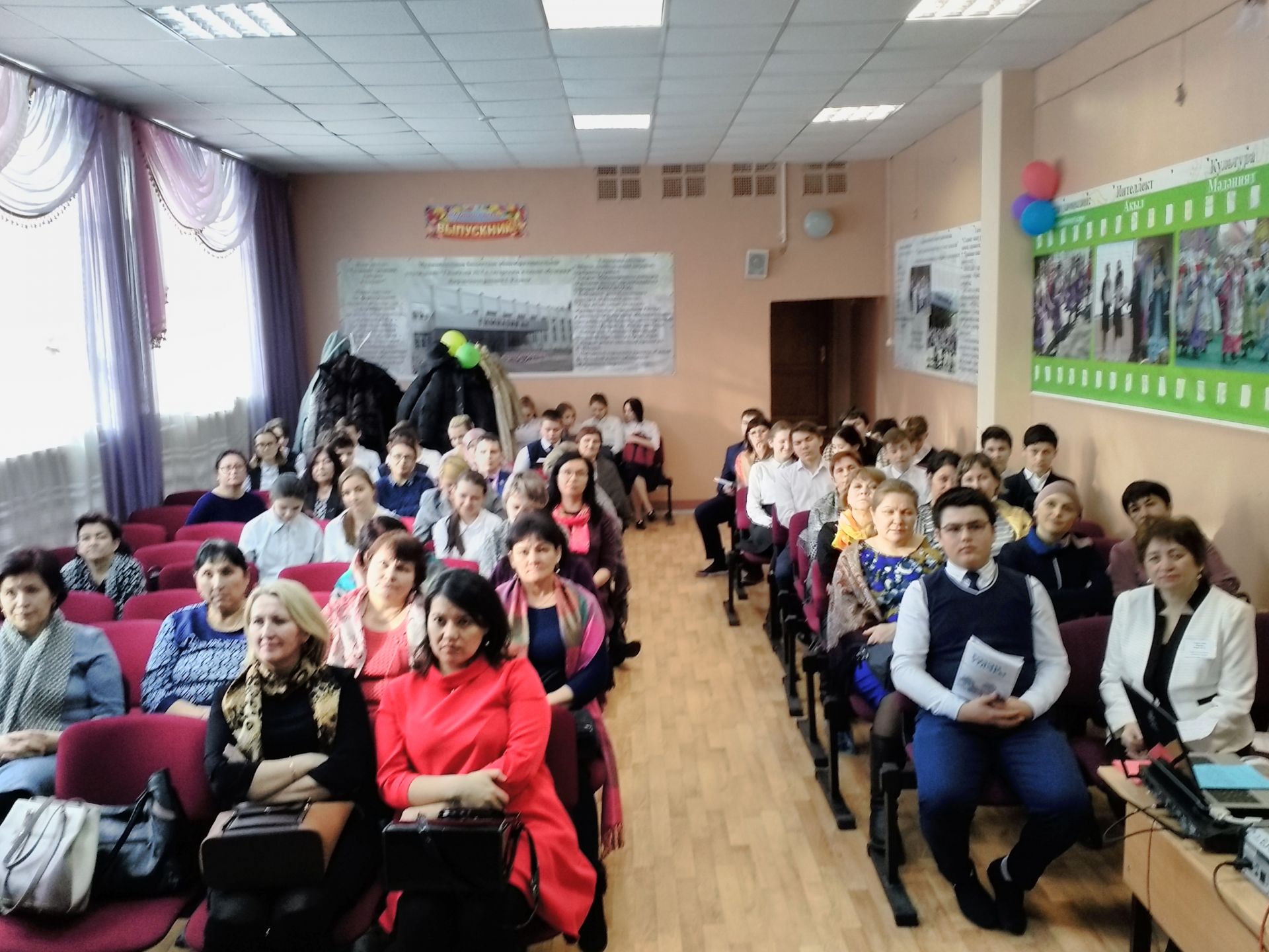 Казанның 4 татар гимназиясендә иҗади очрашу