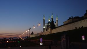 Казан урамнары тулы моң...