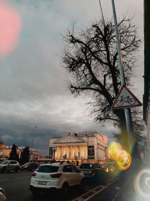 Көзге яңгыр бер көчәя, бер басыла...